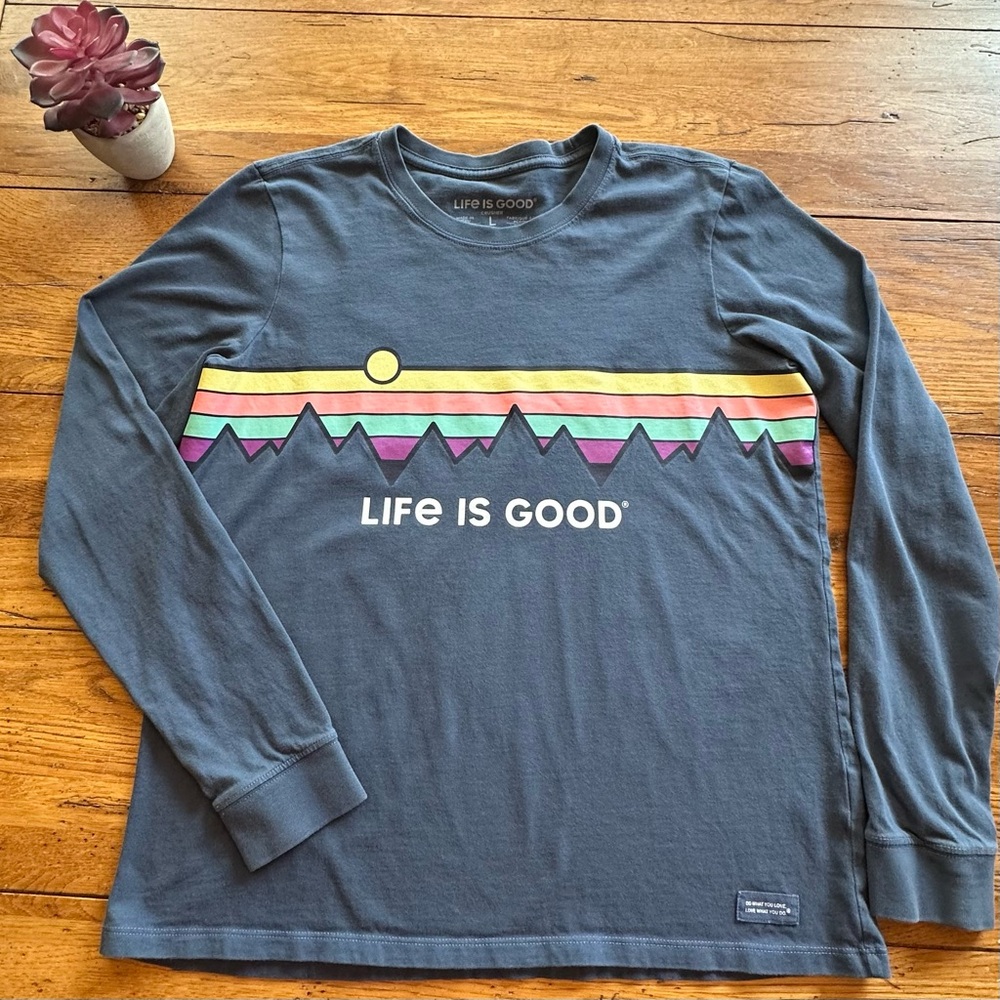 Life is Good Women's Long Sleeve Retro Mountains Stripe Crusher Tee EUC